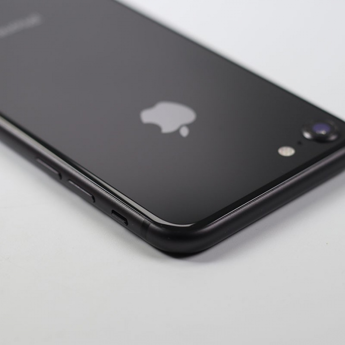 95新 iphone 8 深空灰 64g 国行 100%电池寿命6次充电 带保卡和包装