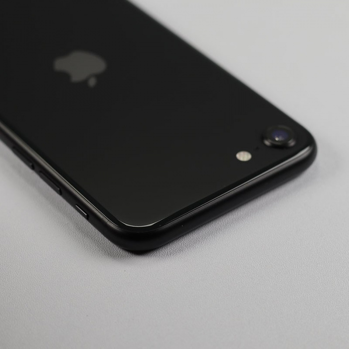 95新 iphone se2 64gb 黑色 国行 100%电池寿命2次充电 带包装配件和